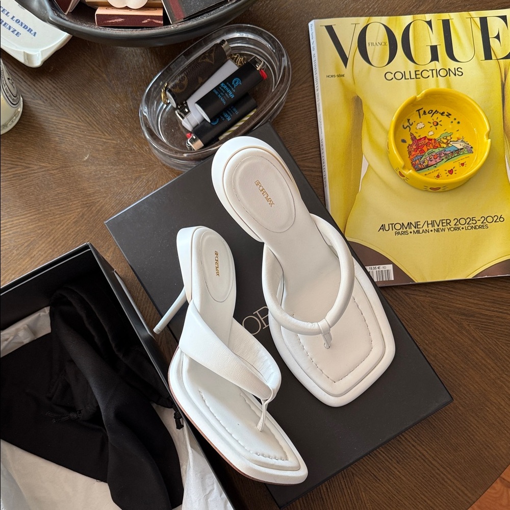 RUNWAY SPORTMAX White Square Toe Sandals